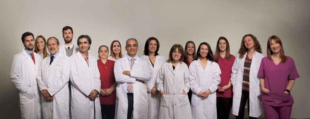 Equipo profesional de médicos cirujános y odontólogos del grupo clínico fal ahat